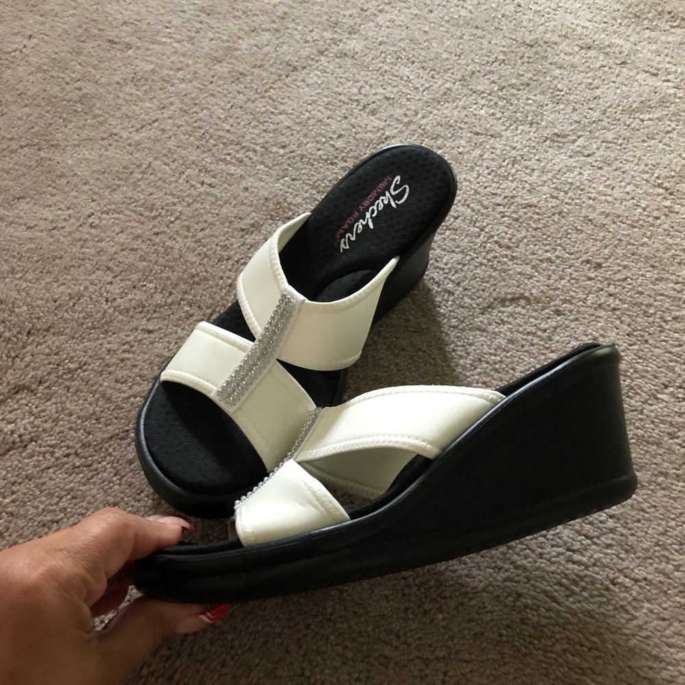 Skechers sandals 👡